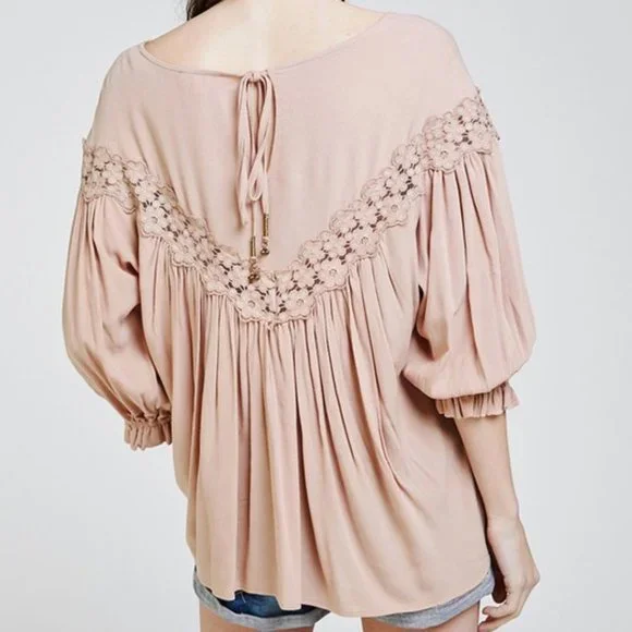 NEW Latte Mauve Shirred Floral Crochet Lace Inset Flowy Ruffle Boho Blouse Top M - Picture 5 of 9